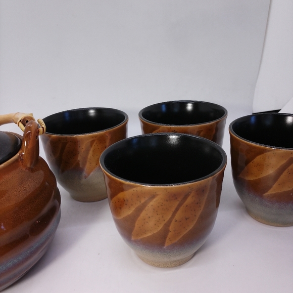 Asian Inspired Teapot Set with 4 Small Teacups Bamboo Handle - Picture 3 of 5